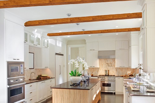 Hell braune PU Deckenbalken in der Küche